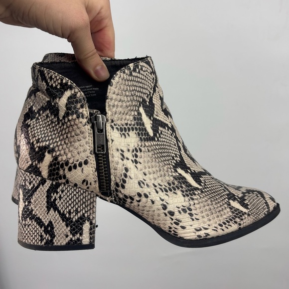 Seychelles Leather Snake Skin Pointed Toe Booties Cream Black 7.5 - Picture 2 of 4